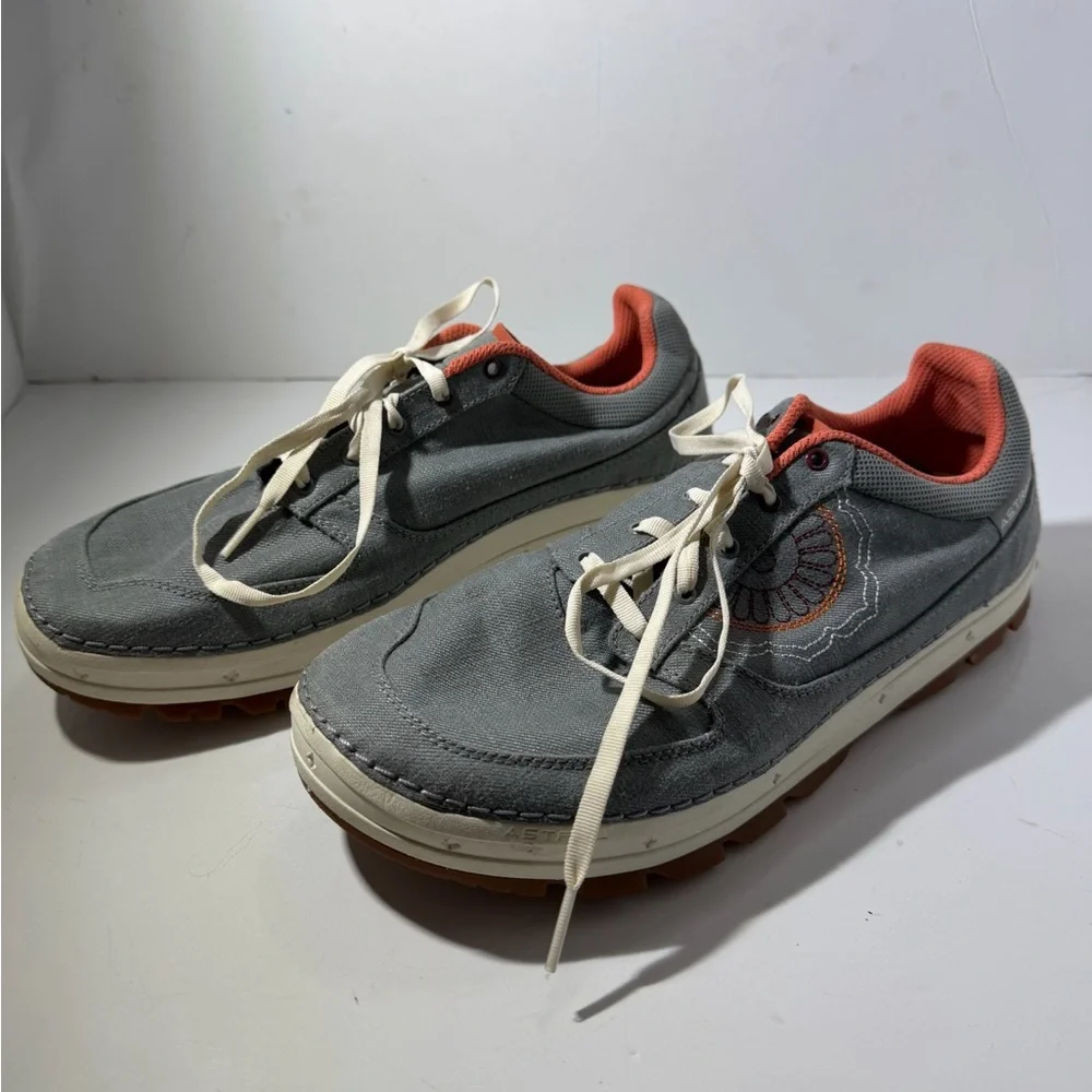 Astral Men’s Stylish Gray Sneakers with Orange Accents size 9.5